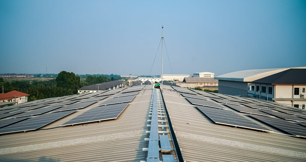 Paneles Solares en Panamá: un camino hacia la energía limpia con La Casa de las Baterías