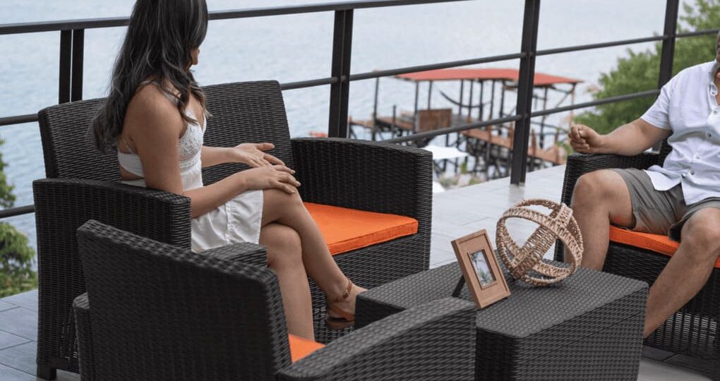 Cómo decorar patios con muebles de plástico en Puerto Rico