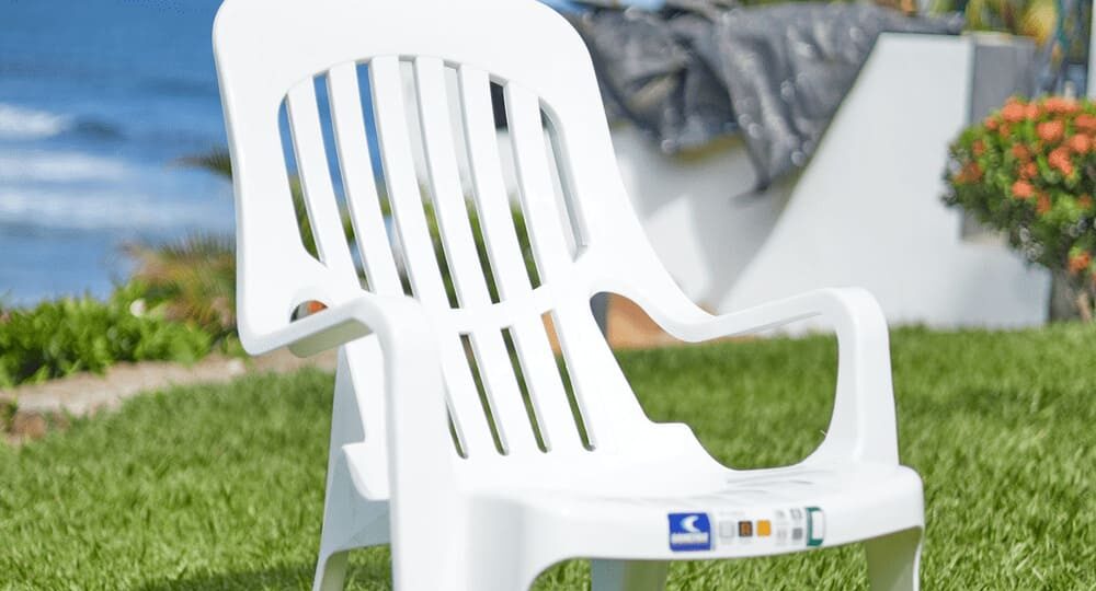 Muebles de plástico resistentes para jardines en Guatemala