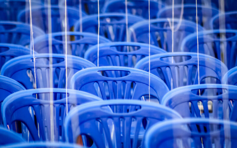 Sillas plásticas en Aruba: resistentes, económicas y funcionales