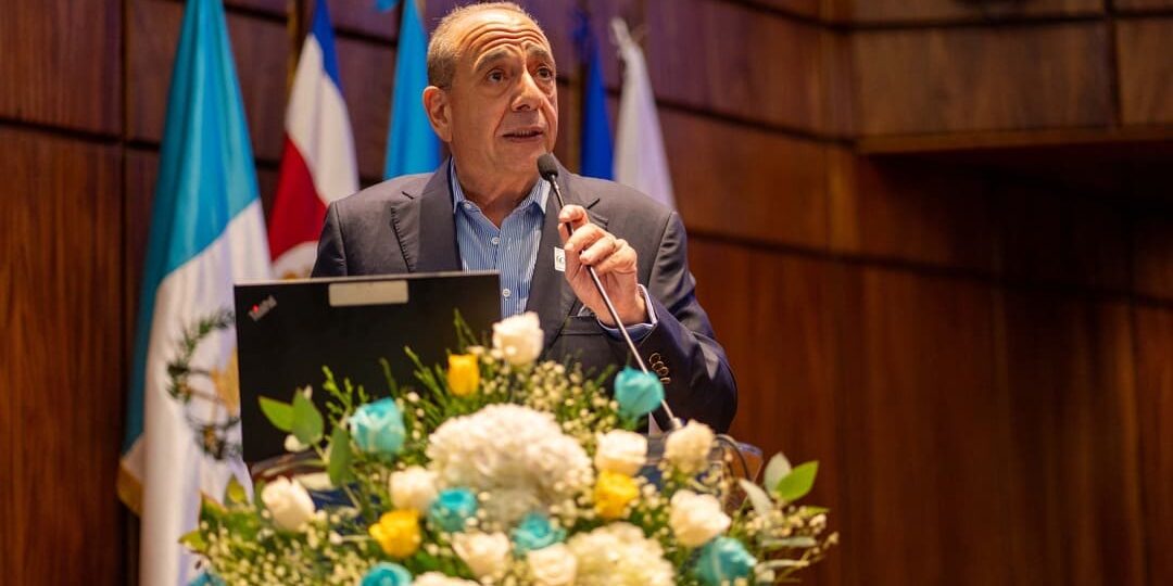 Ficohsa recibe reconocimiento como socio corporativo de INCAE