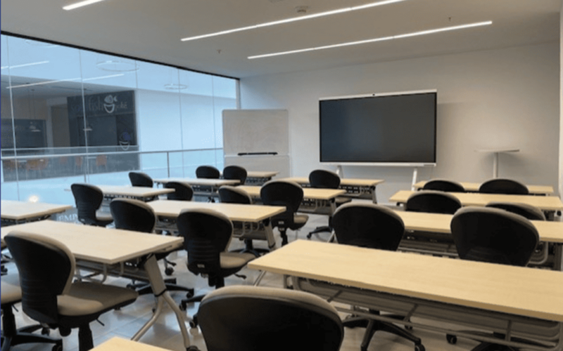Espacios ideales para capacitación: todo sobre el alquiler de salones en Panamá